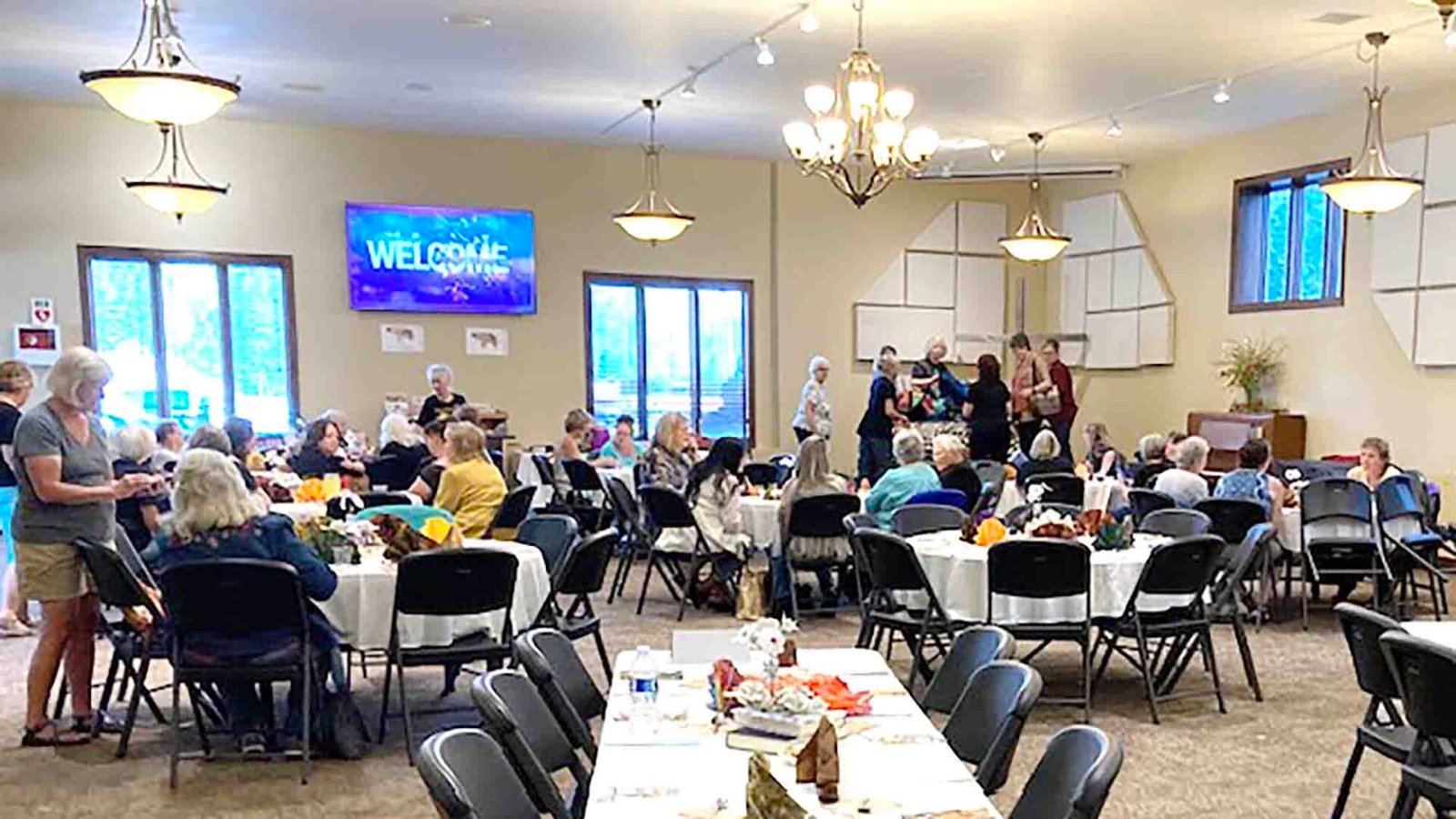Heart of the Hills Quilters Dinner and trunk show during the Hill City Quilt and Fiber Arts show in 2024.